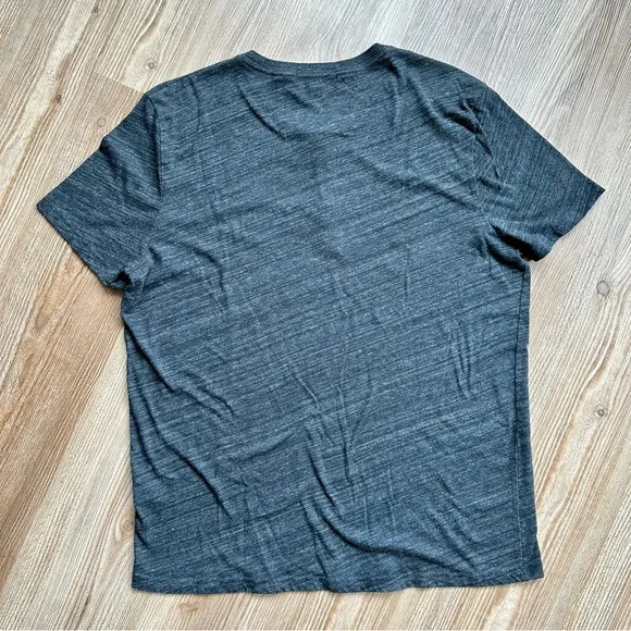 Banana Republic Tee - Picture 2 of 4